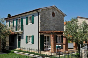 Großzügiges Ferienhaus mit Pool und Sonnenterrasse